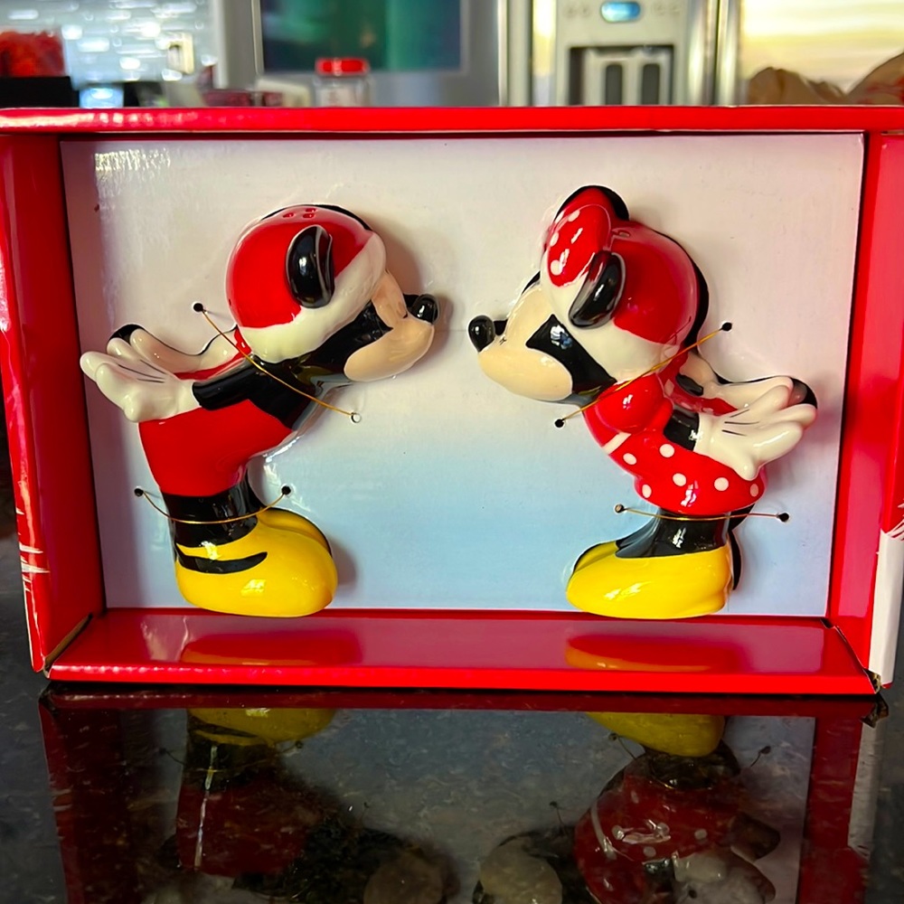 Brand new Disney Mickey/Minnie Christmas Salt/Pepper Shakers
